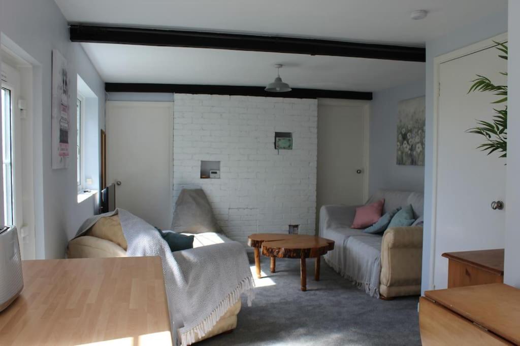 Cozy Country Cottage With Beautiful Rural Views New Quay Buitenkant foto